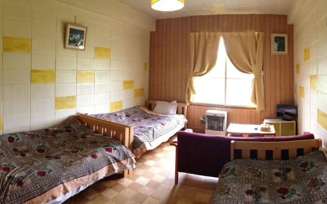Koshimizu Hana Kotori Youth Hostel