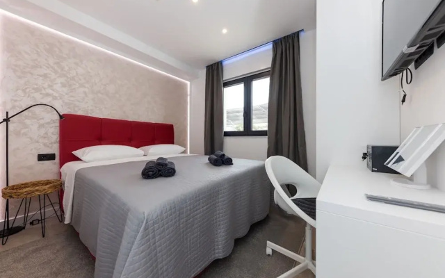 Orange Apartment - Okrug Gornji Seaside Retreat