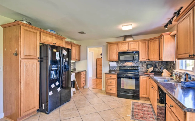 Spacious Chesapeake Home w/ Pool Table!