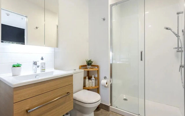 Auckland City Charm - 2BR Haven by Zodiak Stays