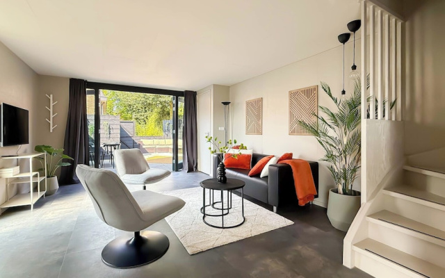 Modern Forest Home Near Beach