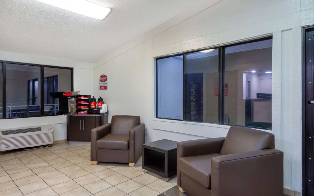 Travelodge by Wyndham Essington / Philadelphia Airport