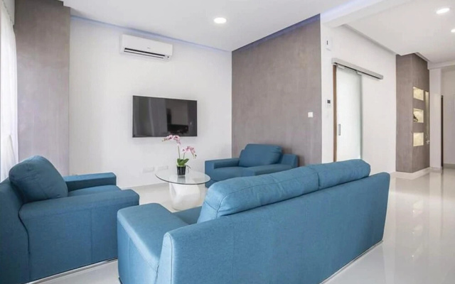 Beautiful Home in Stobrec With Jacuzzi, Wifi and 8 Bedrooms