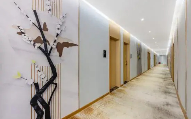Zhongshan Louis Business Hotel (Shidai Fanghuali Bus Terminal Branch)