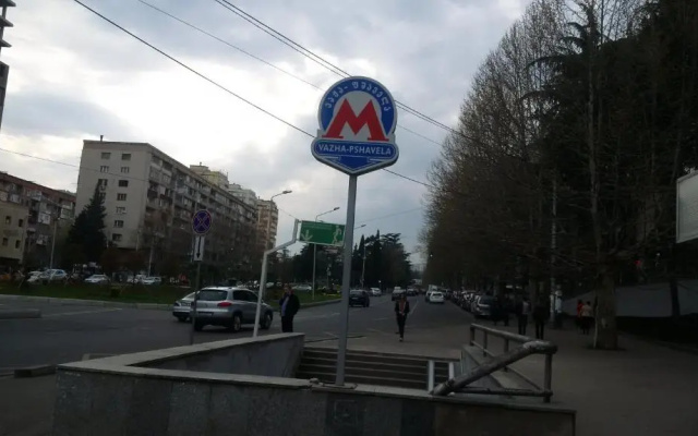 BEZARHOUSE near metro