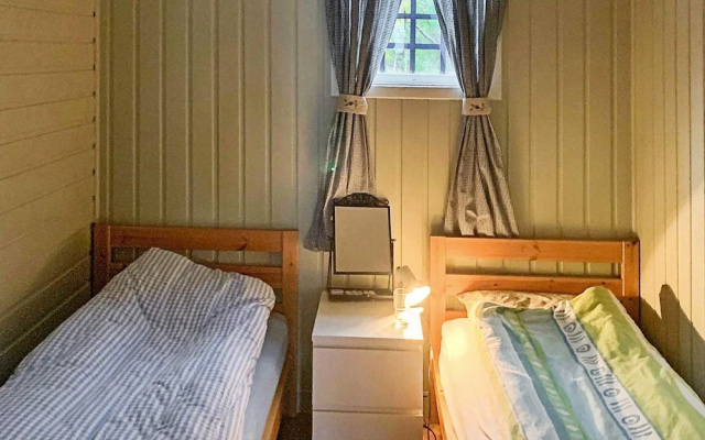 6 Person Holiday Home in Ostereidet