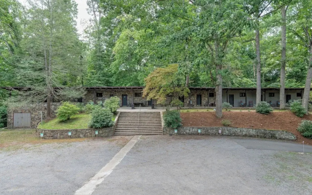 The Furry Lodge & Suites 13
