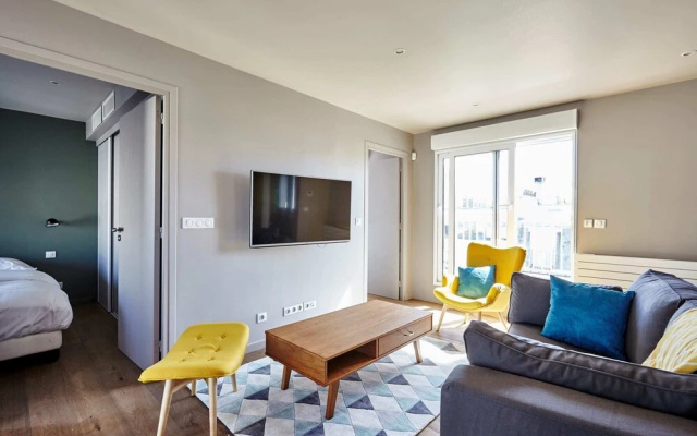 Stunning 2BR Home With Balcony in Batignolles