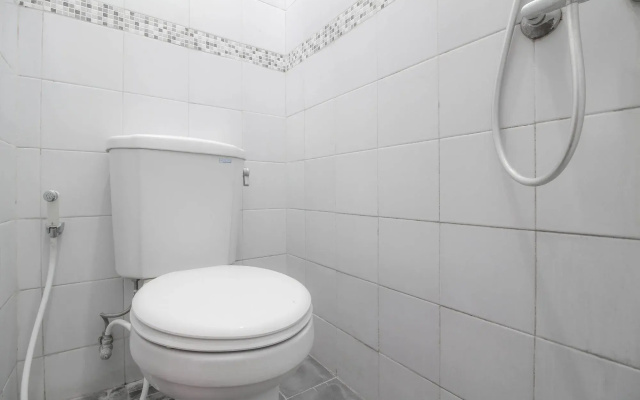 RedDoorz Plus near Hartono Mall