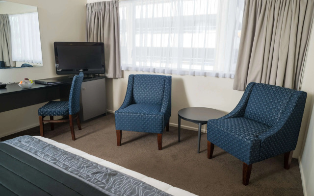 West Plaza Hotel