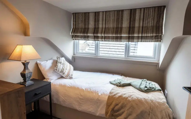 4 Bed Holiday Home by Guestz
