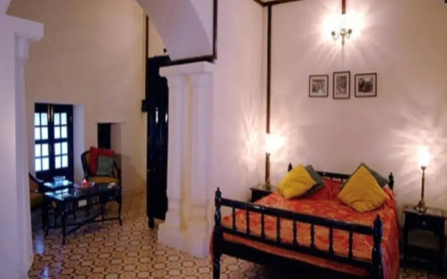 Alipura Palace
