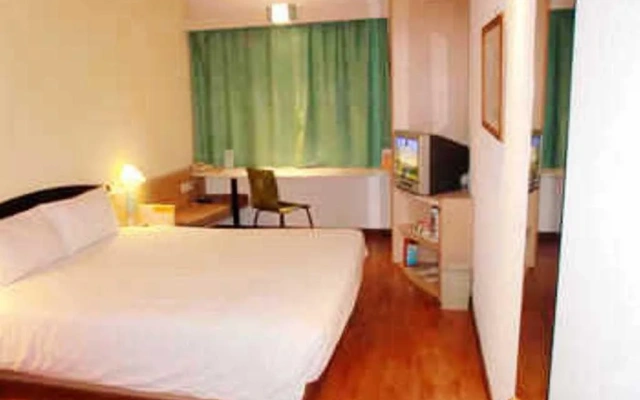 Ibis Hotel Zhongshan Huangpu