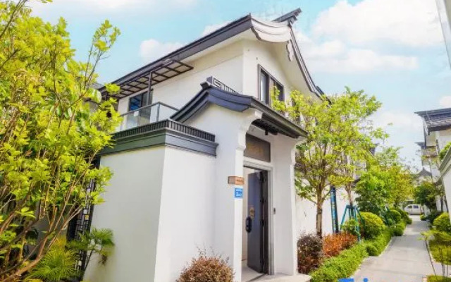 Qingyuan Miaoleiwu Villa (Hudiewan Happy Water World)