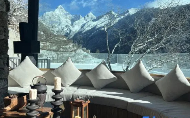 Siguniang Mountain Starry Peak Moonlit Cliff  Retreat（Changping Valley）