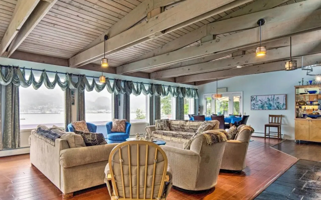 Waterfront House w/ Glacial Views - Near Downtown!