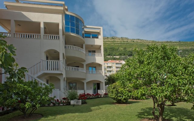Villa V Lux in Petrovac, Montenegro from 82$, photos, reviews - zenhotels.com hotel front