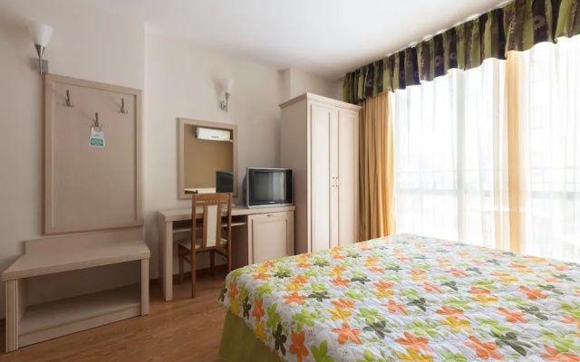 Cosy Studio with Kitchen & Balcony