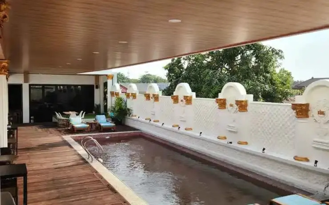 King Royal Hotel