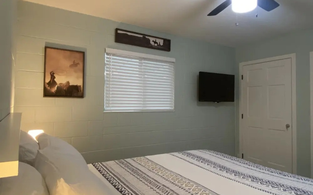 Holiday Motel & RV Park