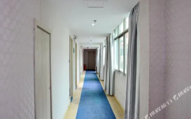 Xinyuelai Hotel (Shiyan Liulin Road Wuyan Pedestrian Street)