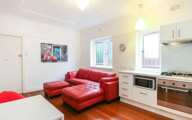 Quiet 1 Bedroom Apartment 5 Minutes From CBD