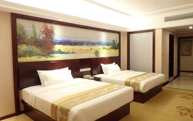 Vienna International Zhoupu Wanda Plaza
