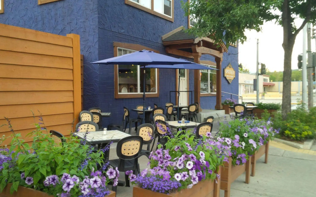 Apostoles Greek Restaurant and Vacation Rentals