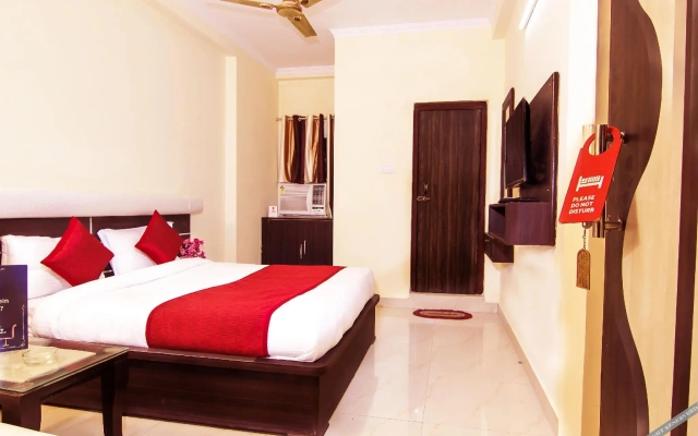 OYO 4998 Sara Residency