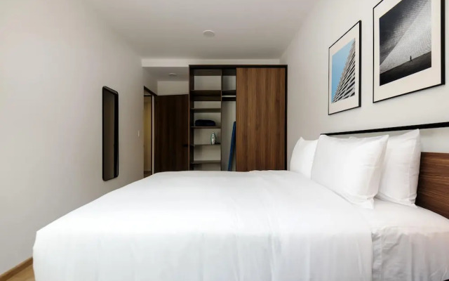 w Striking 2BR in the Heart of San Rafael