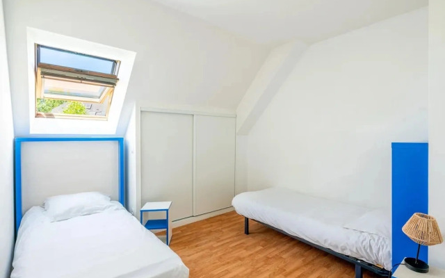 Spacious House for 6 in Parentis