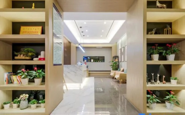 Zhanghe Hotel (Hohhot Railway Station Hailiang Square)