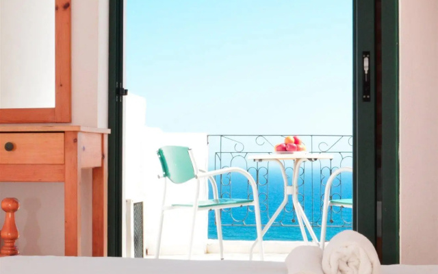 Iro Hotel