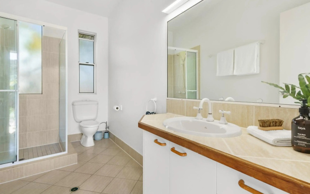 A Tropical Family Oasis in Sunshine Beach