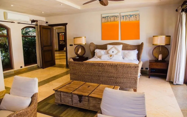 Luxurious Beachfront Mansion with a Stunning Infinity Pool in Playa Flamingo