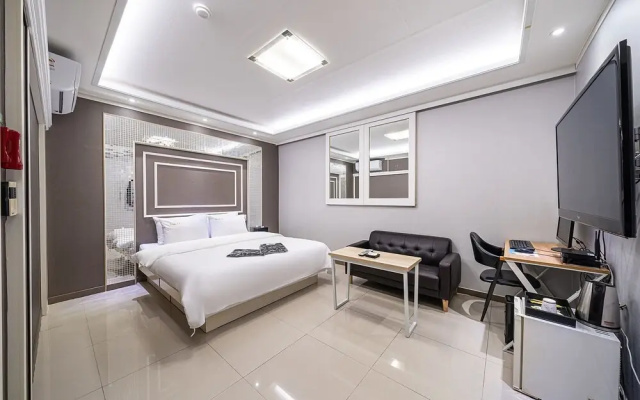 Pyeongtaek Hotel De Salon