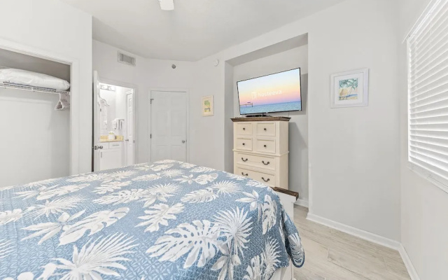 Lighthouse Condos by Hosteeva