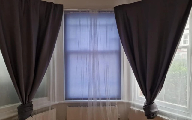 1 Bed Flat - Sleeps 2 - Pets - Parking - Wifi