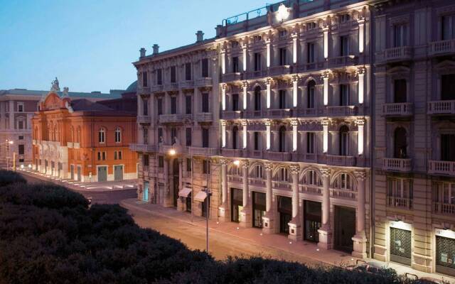 Oriente Hotel Бари вид на фасад