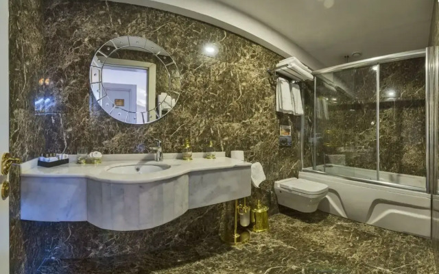 Glorious Hotel