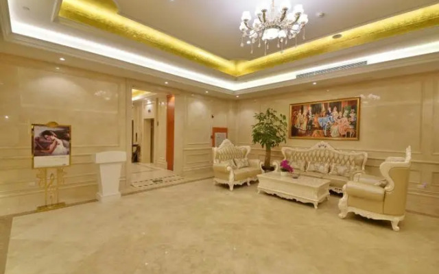 Vienna Hotel Zhangzhou Jiaomei Wanyi Square
