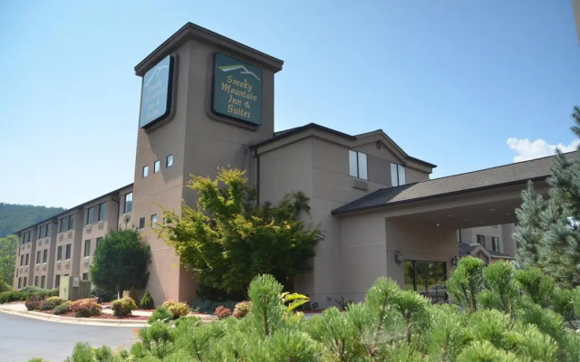 Smoky Mountains Inn & Suites - Cherokee