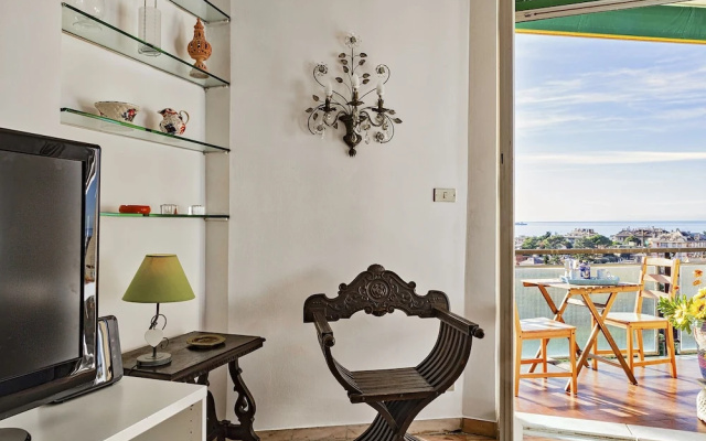 Homey Seaview Apartment
