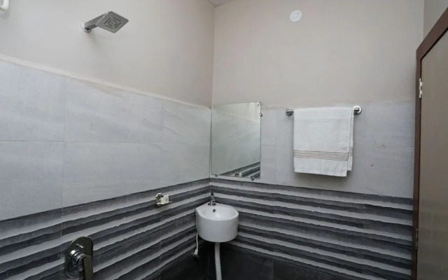OYO 28645 Nirmalya Plaza