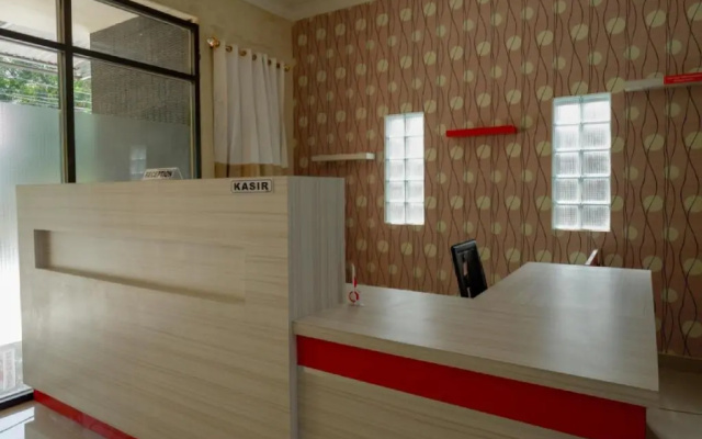 RedDoorz near Millenium Waterpark Palu