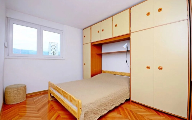 Spacious apartment Neven near center, with two AC units