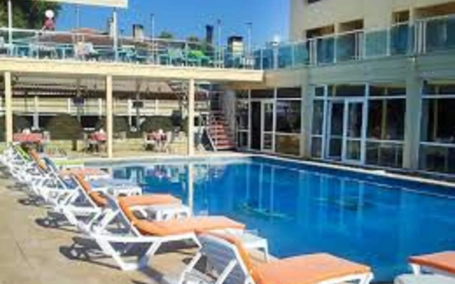 Ucem Hotel