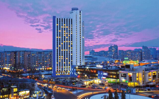 Гостиничный Комплекс Турист Киев вид на фасад