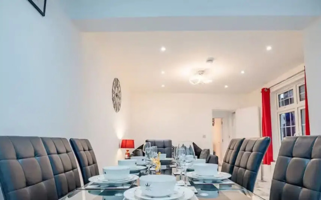 Host Stay Broadland House