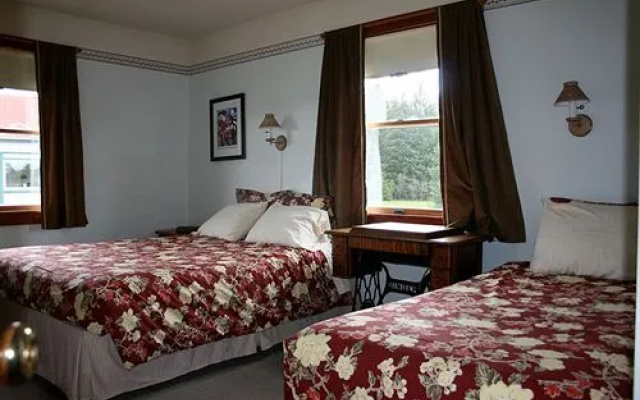 Gustavus Inn at Glacier Bay